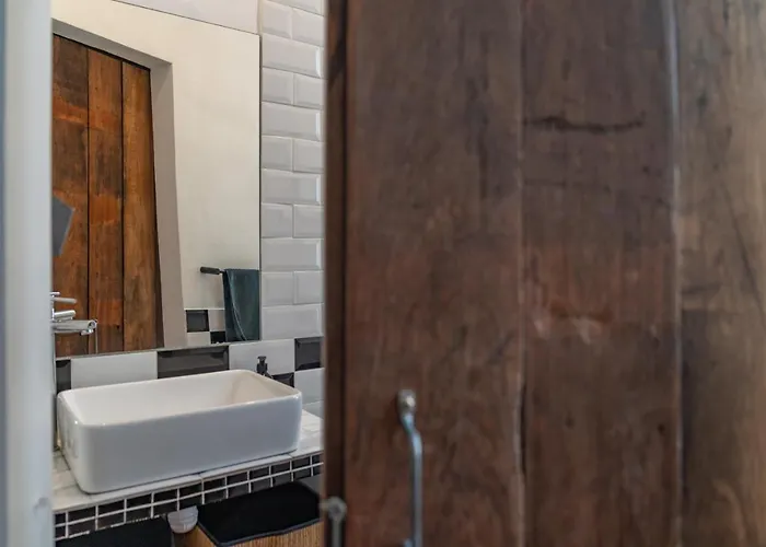 Loft Calme à La Maison Carrée - Nuit à *