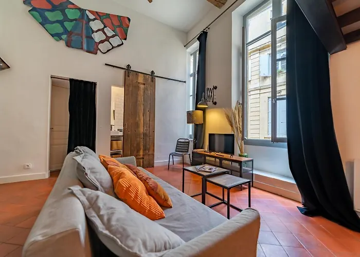 Appartement Loft Calme à La Maison Carrée - Nuit à *